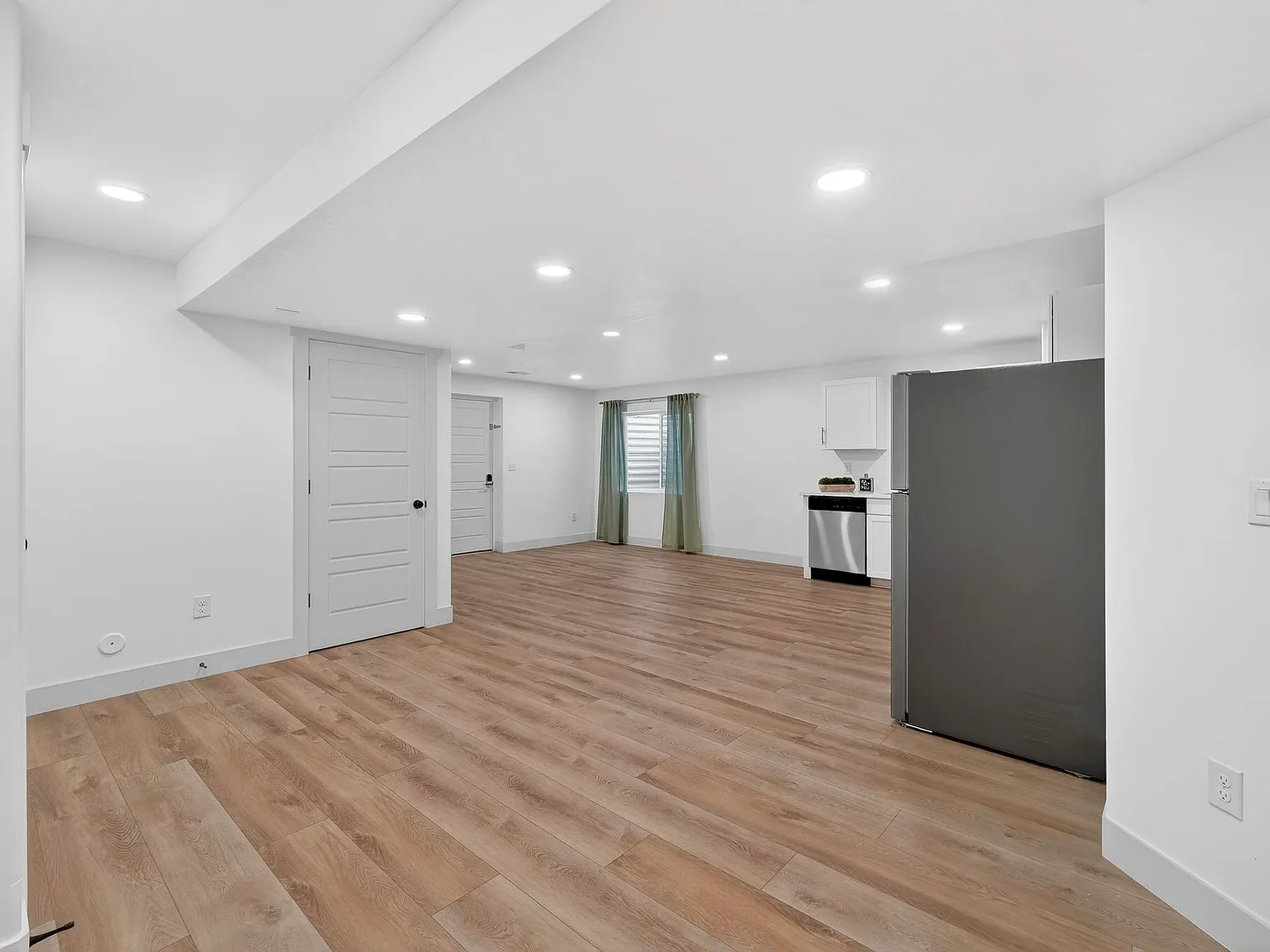 2 bed, 1200 sqft, $1,600 — Photo 4