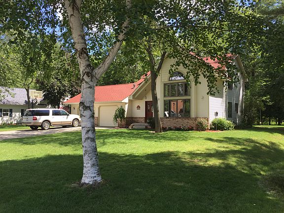 3rd image of 718 Adams St