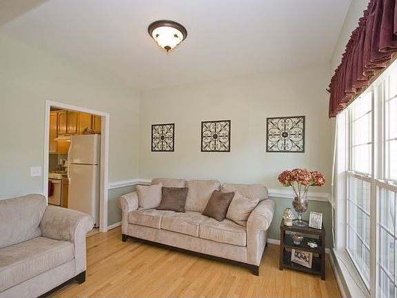 4th image of 43 Live Oak Ln