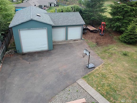 5th image of 23 E Cherry Park