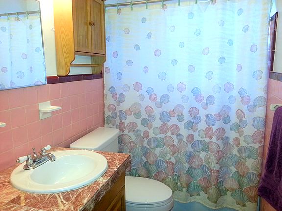 2nd image of 601 Camellia Dr