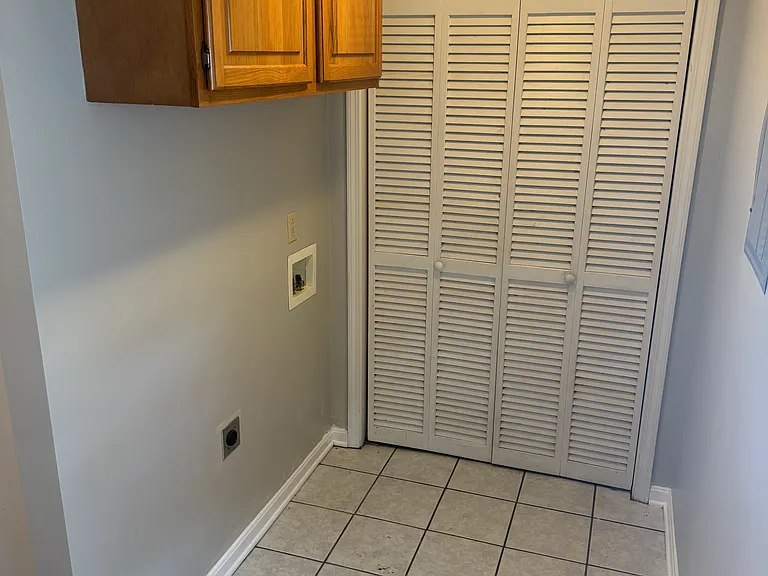 705 W Maple St #A — Photo 8