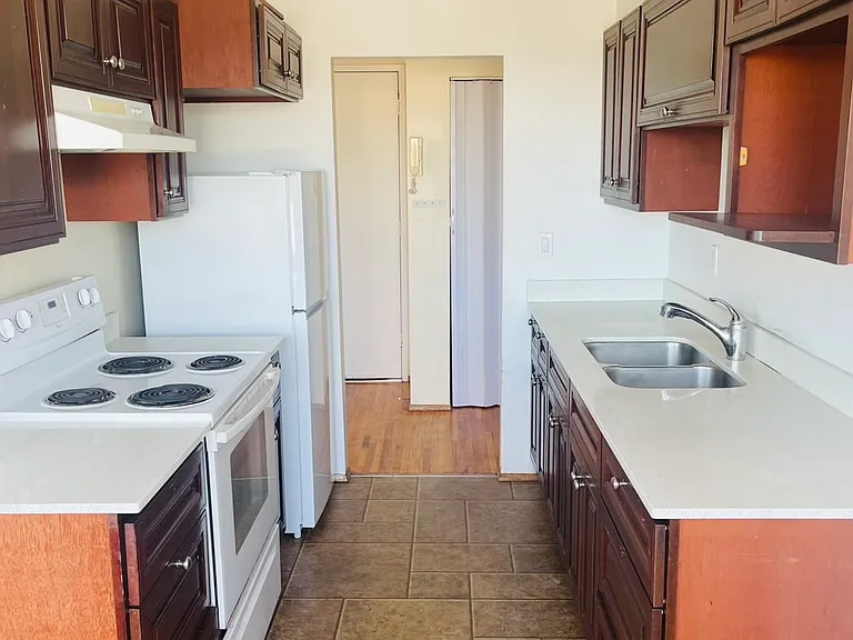 1350 Madison Ave #208 — Photo 7
