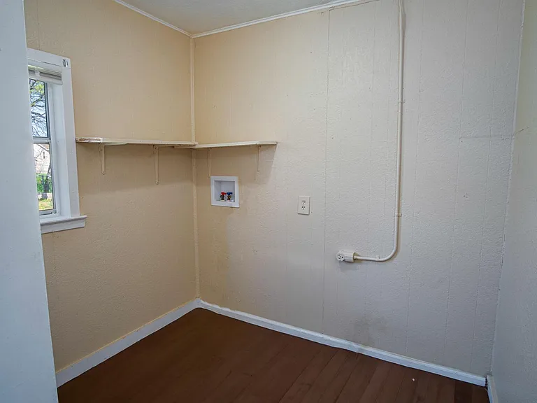 819 Larry — Photo 14