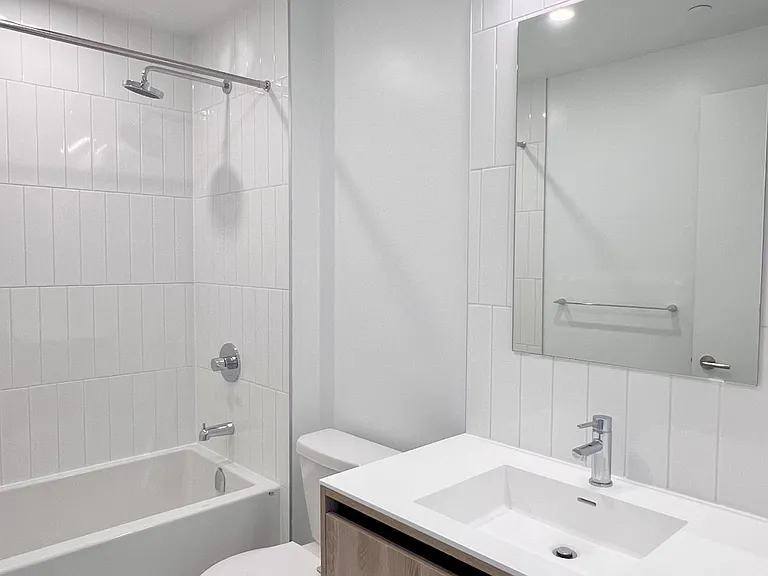 8 Beverley Glen Blvd #605 — Photo 16