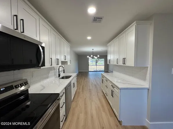 181 Arrowood Rd Unit E, Manalapan, NJ 07726