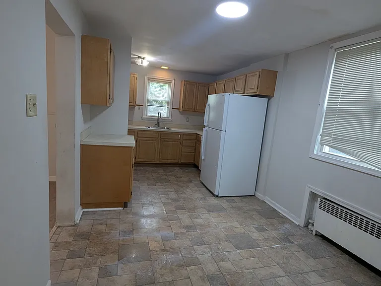 507 W Henry St — Photo 4