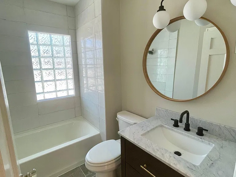 1933 Arthur St NE — Photo 1
