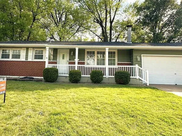 140 Woodlawn Dr, Saint Charles, MO 63301