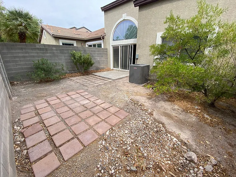 10185 Birch Bluff Ln — Photo 16