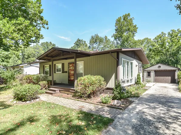 1072 Morningside Dr, Ann Arbor, MI 48103