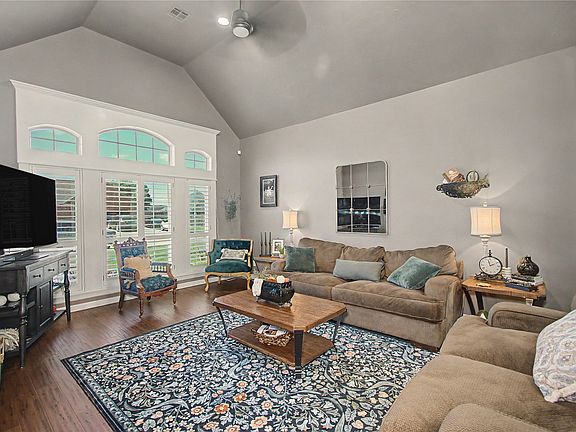 5th image of 3908 Crestview Dr