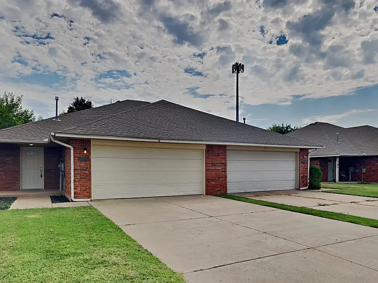 1720 W Palm Pl — Photo 2