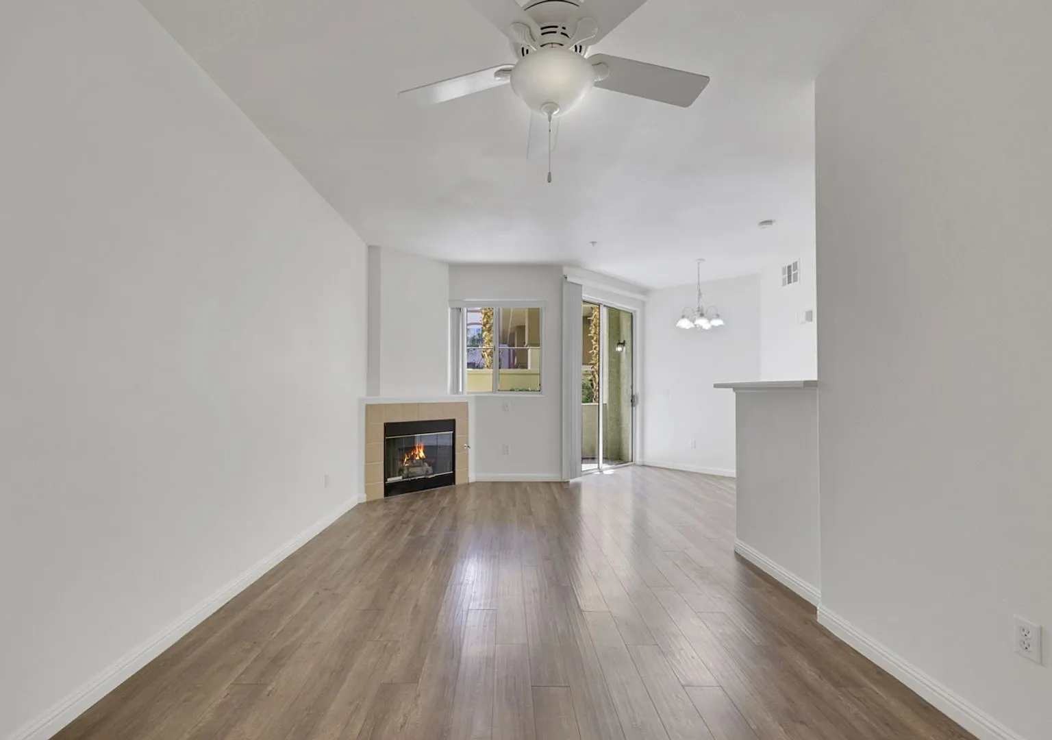 Beautiful 1st Floor Condo In Fantastic Sw Location! — Photo 4