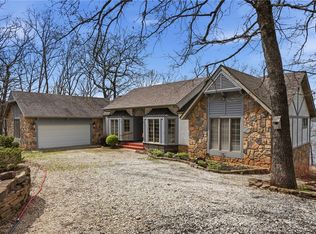 757 Lakeview Dr, Eureka Springs, AR 72631