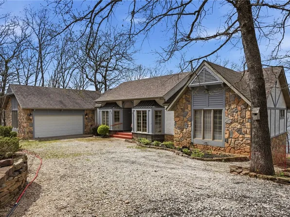 757 Lakeview Dr, Eureka Springs, AR 72631