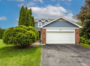 720 Small Ct, Naperville, IL 60563