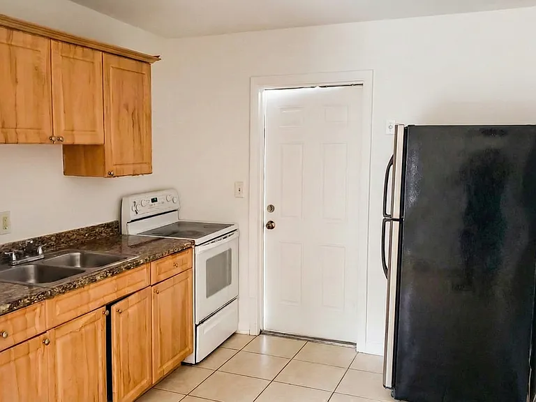 1600 Center St #B11 — Photo 15