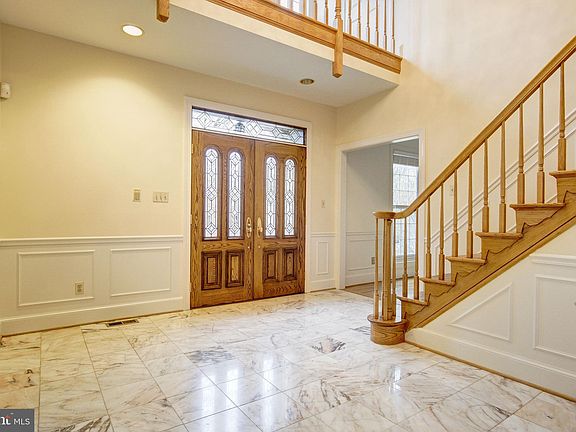 3rd image of 7429 Royal Dominion Dr