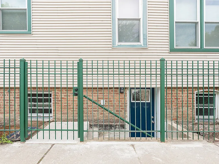 1301 W Nelson St #B — Photo 20