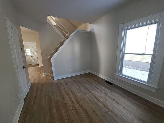 5th image of 220 Indiana Ave