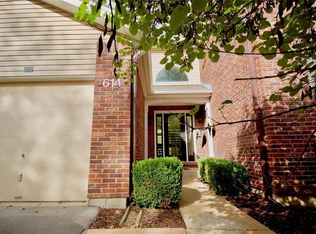 614 Pine Ridge Trails Ct APT 202, Ballwin, MO 63021