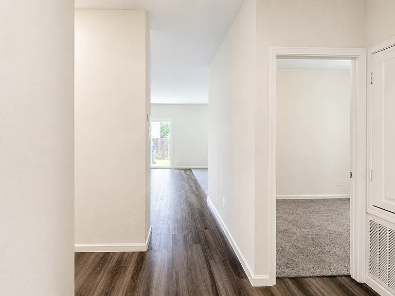 715 Wellington Dr — Photo 6