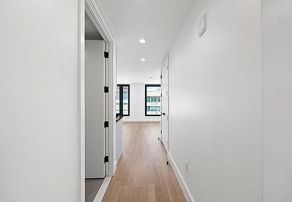 3rd image of 250 Gold St #1125