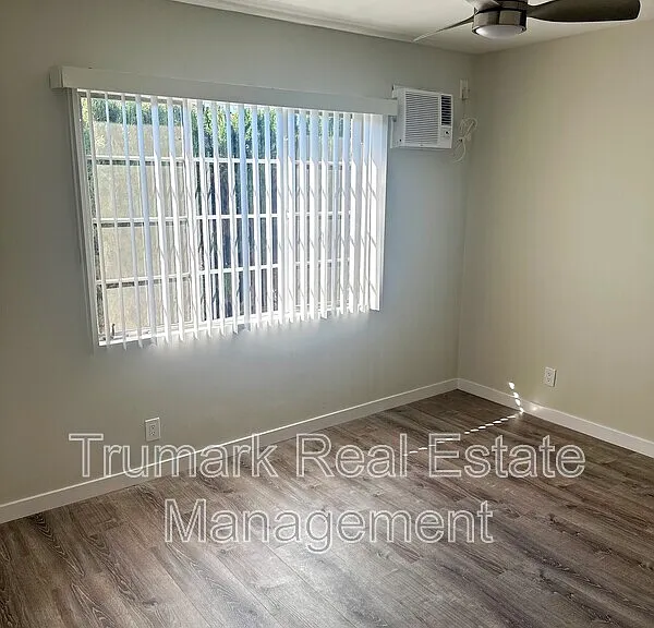 215 W Acacia Ave #6 — Photo 3