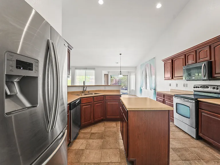 2123 W Maldonado Rd — Photo 9