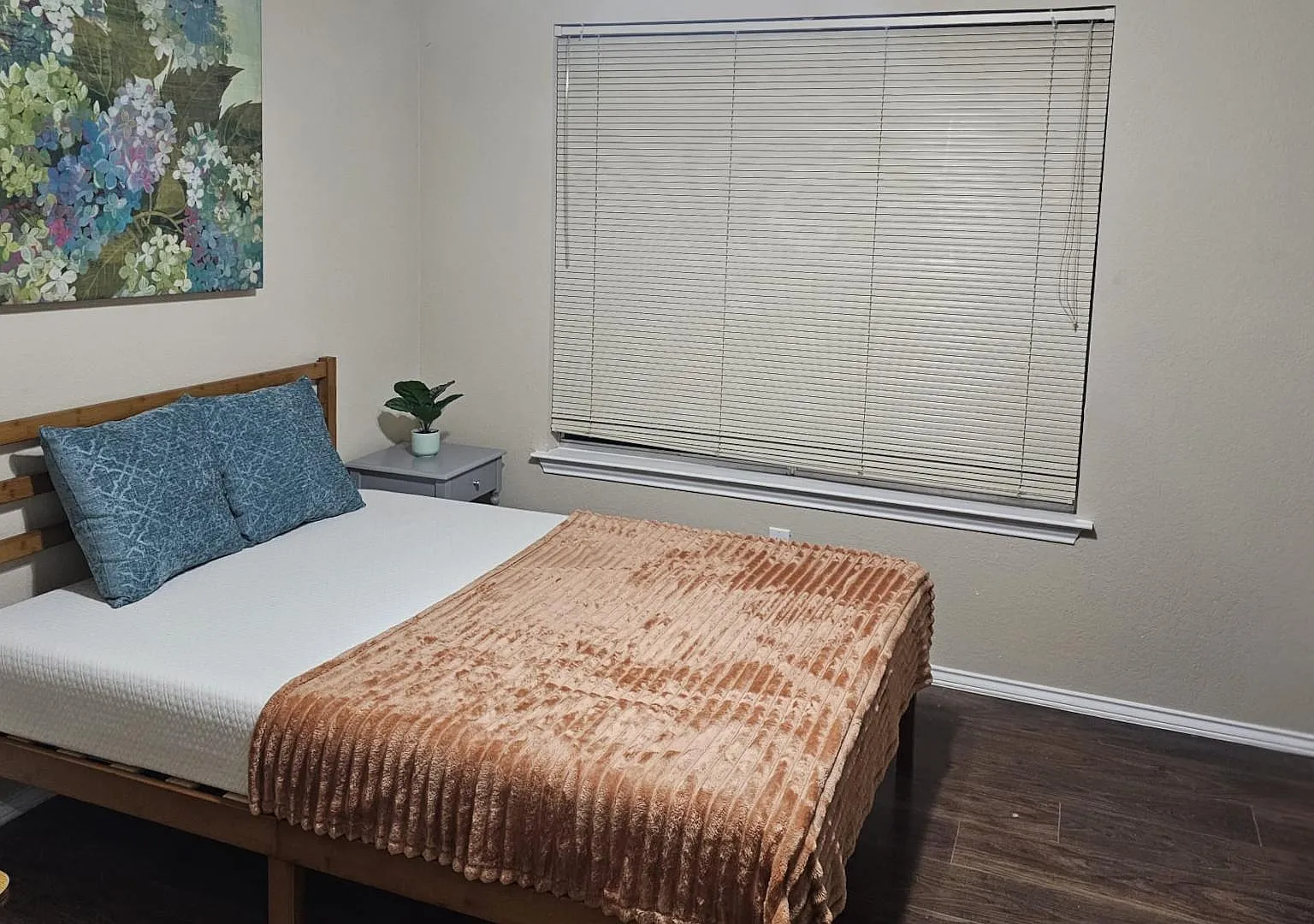 4 bed, 2.0 bath, 1875 sqft, $866 — Photo 1