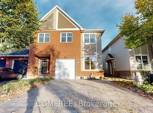 29 D Cresthaven Dr, Ottawa, ON K2G6T8