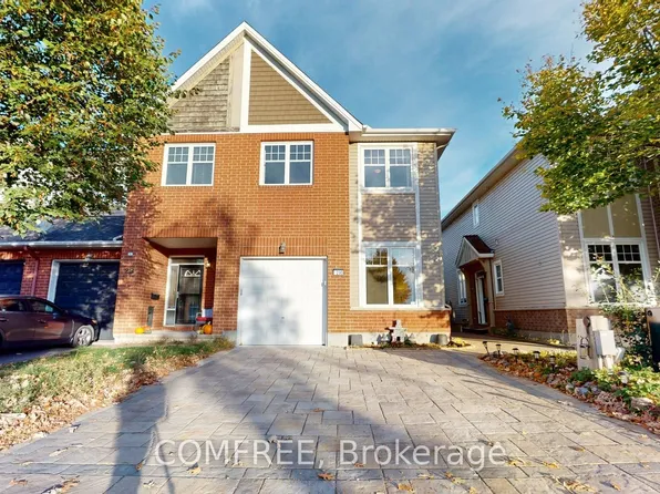 29 D Cresthaven Dr, Ottawa, ON K2G 6T8