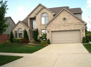 16809 Country Club Dr, Macomb, MI 48042