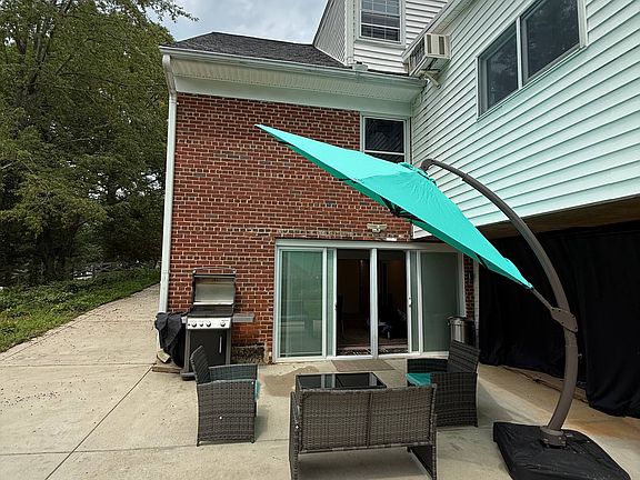 5th image of 10121 Glenmere Rd