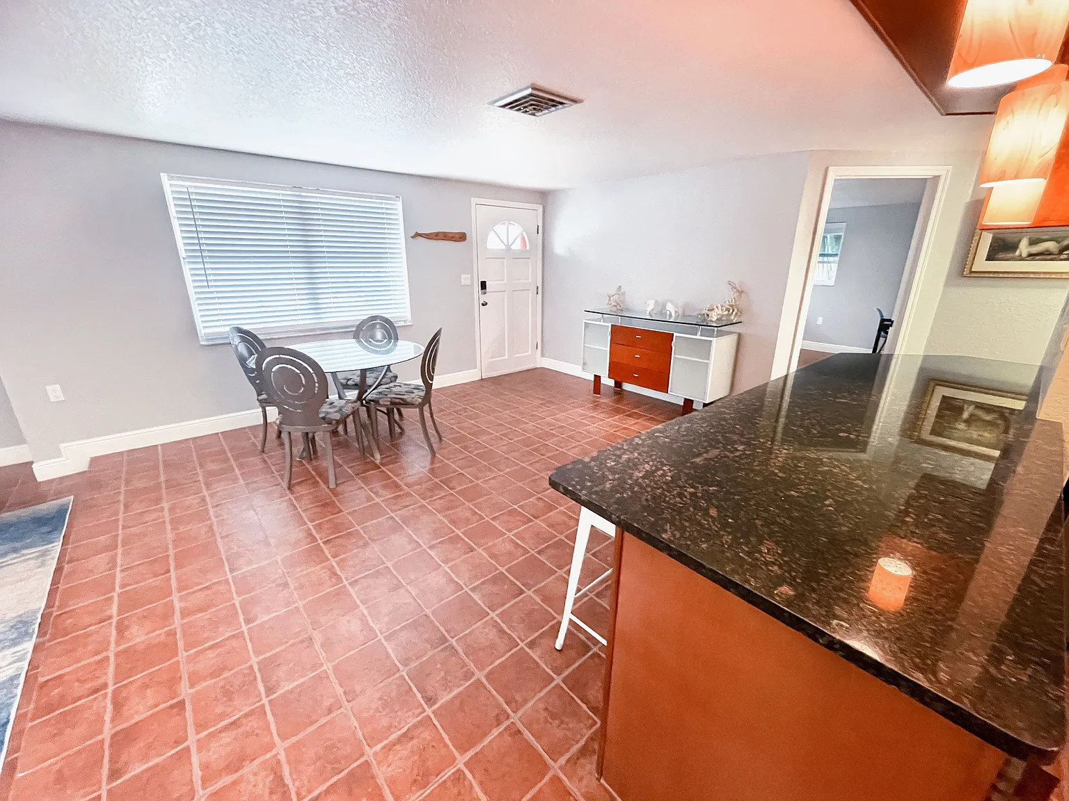 3 bed, 1572 sqft, $2,500 — Photo 4