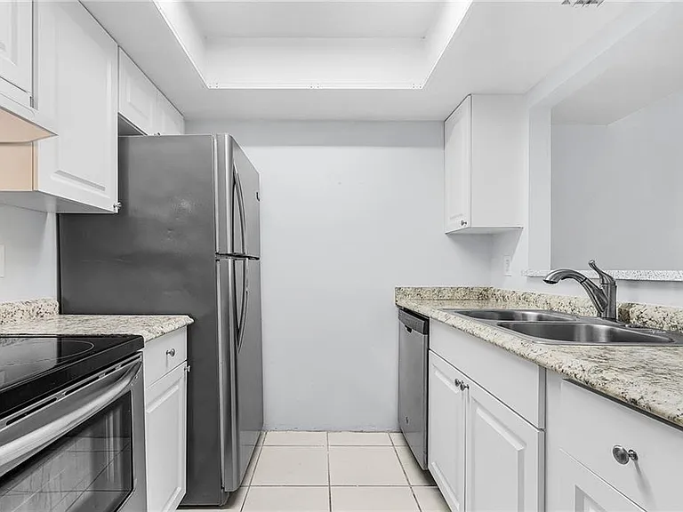 3704 Broadway #110 — Photo 9