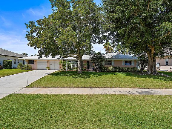 4th image of 1105 Country Club Dr