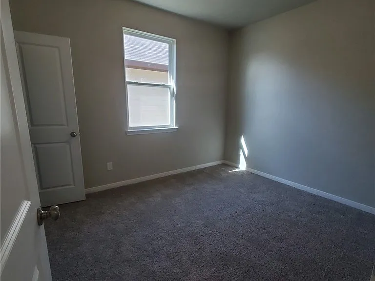 1308 Kingsgate Dr — Photo 6