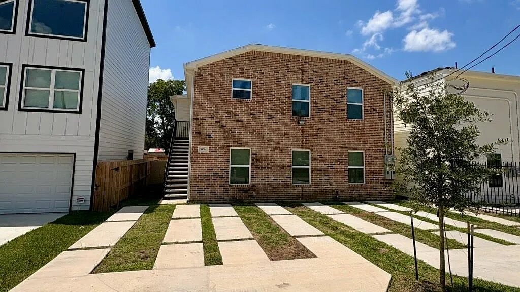 3 bed, 2.0 bath, 1098 sqft, $1,500 — Photo 1