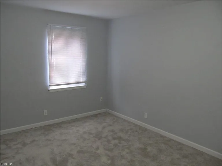 954 Dovercourt Rd — Photo 25