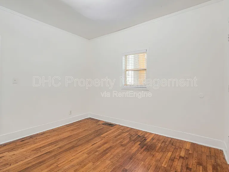 1225 Euclid Ave NE #A — Photo 5