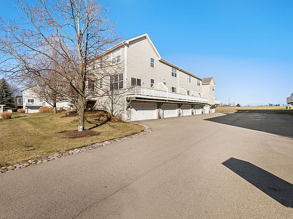 4th image of 1526 Grand Dr Unit 5