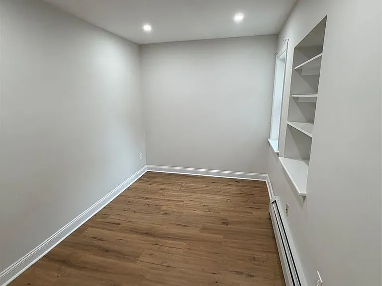 554 Main St — Photo 10