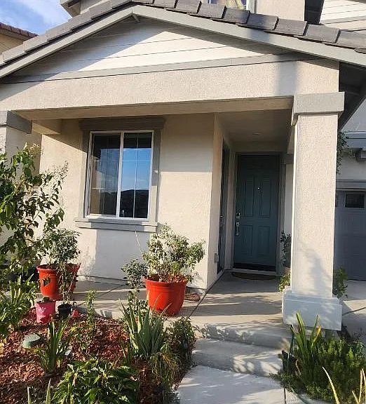 705 Carnation Ln — Photo 1