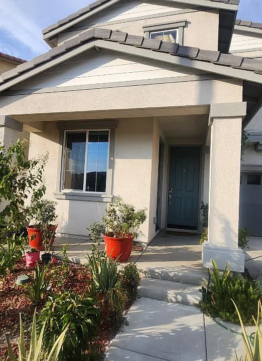 705 Carnation Ln