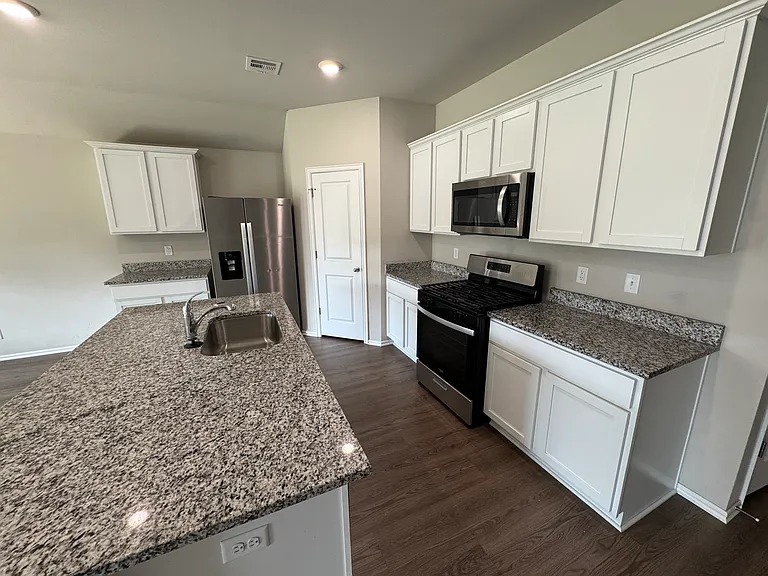 2705 Spring Creek St — Photo 7