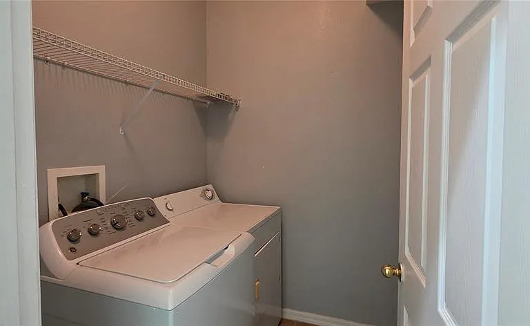 2027 Strathmill Dr — Photo 17