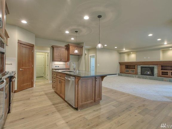 5th image of 12522 175th St E