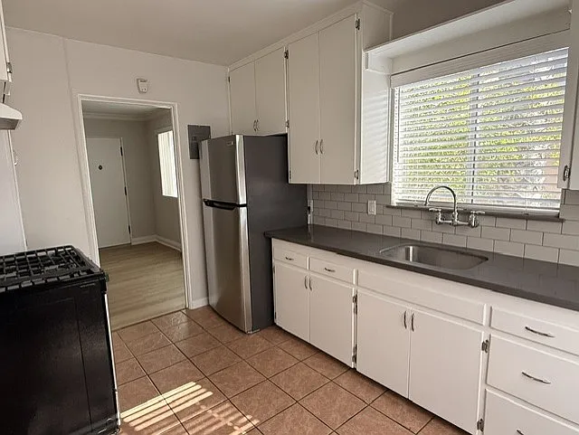 Studio, 360 sqft, $1,700 — Photo 3